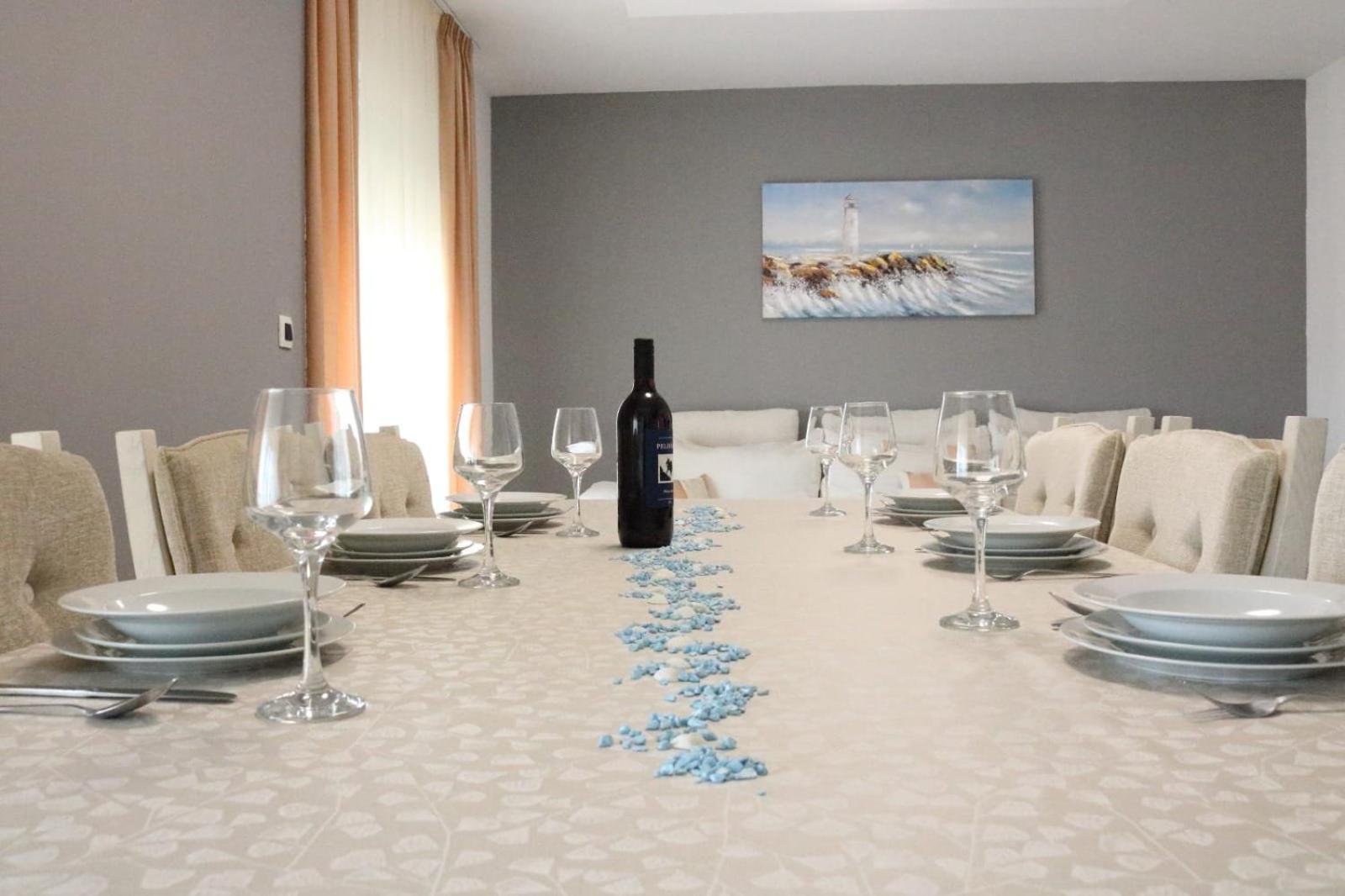 Mateo Apartment Split